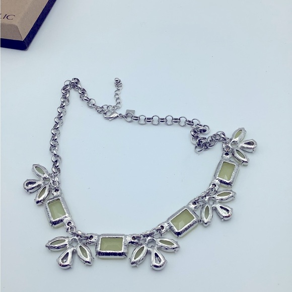 Banana Republic Statement Necklace in Silver - Picture 3 of 3
